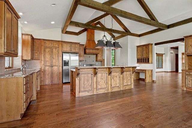 215 E Pine Meadow Ct, Andover, KS 67002