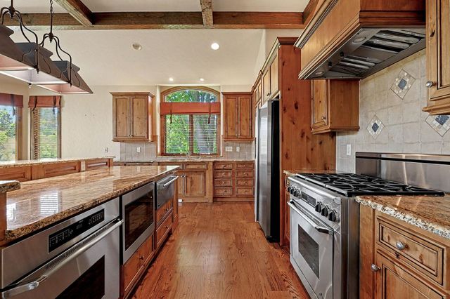 215 E Pine Meadow Ct, Andover, KS 67002