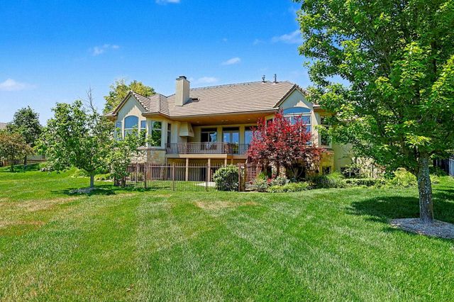 215 E Pine Meadow Ct, Andover, KS 67002