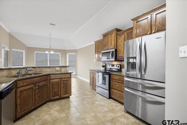 7277 Rockpoint Circle, Tyler, TX 75703