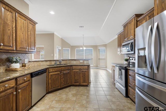 7277 Rockpoint Circle, Tyler, TX 75703