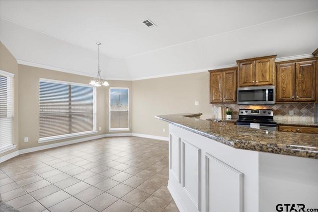 7277 Rockpoint Circle, Tyler, TX 75703