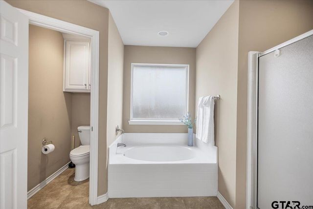 7277 Rockpoint Circle, Tyler, TX 75703