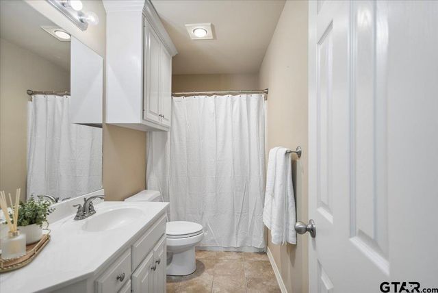 7277 Rockpoint Circle, Tyler, TX 75703