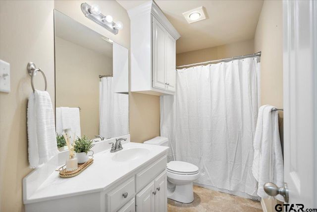 7277 Rockpoint Circle, Tyler, TX 75703