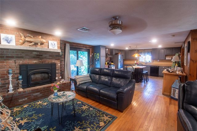 122 Elton Circle, Cranston, RI 02921