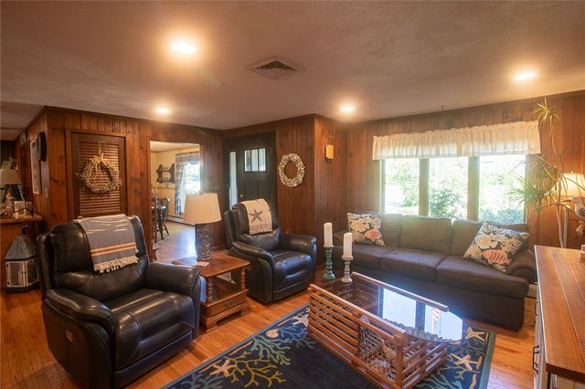 122 Elton Circle, Cranston, RI 02921