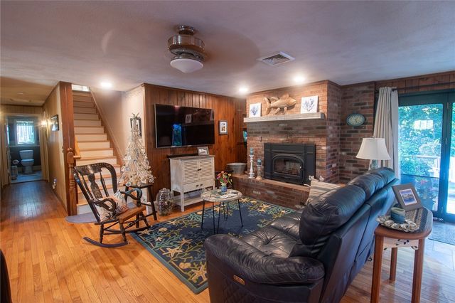 122 Elton Circle, Cranston, RI 02921