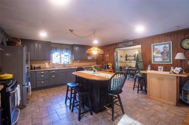122 Elton Circle, Cranston, RI 02921