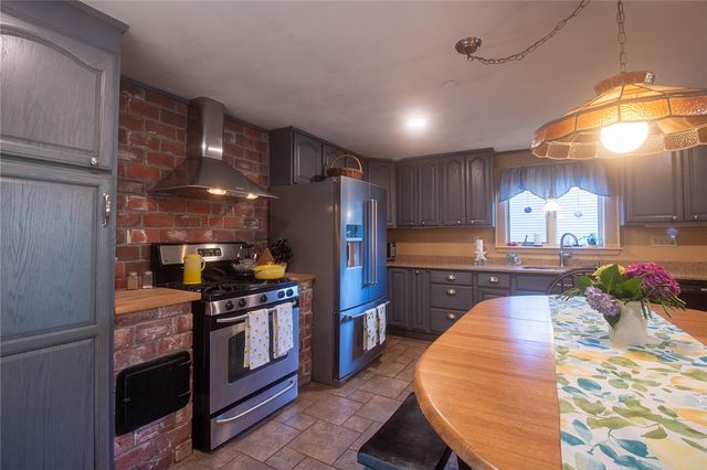 122 Elton Circle, Cranston, RI 02921