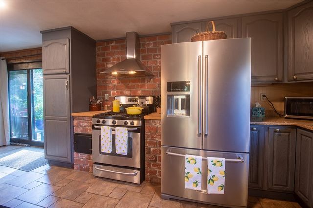 122 Elton Circle, Cranston, RI 02921