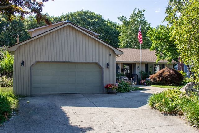 122 Elton Circle, Cranston, RI 02921