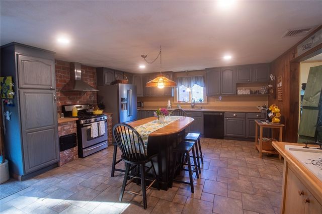 122 Elton Circle, Cranston, RI 02921