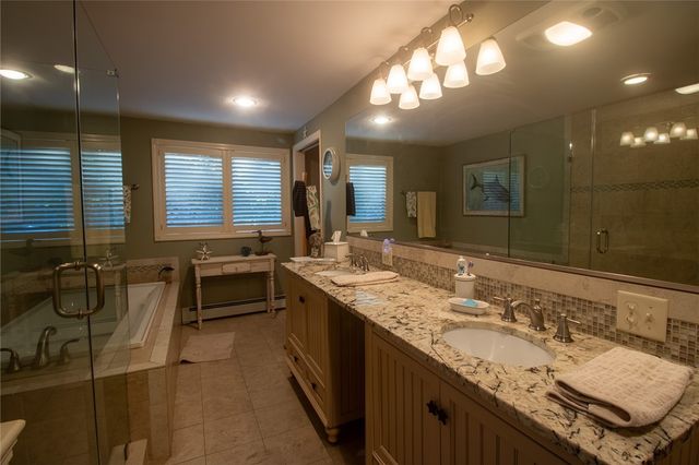 122 Elton Circle, Cranston, RI 02921