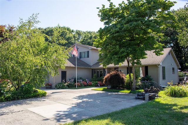 122 Elton Circle, Cranston, RI 02921