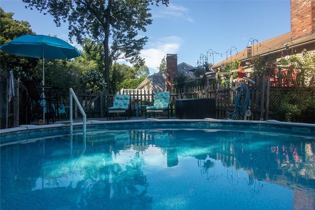 122 Elton Circle, Cranston, RI 02921