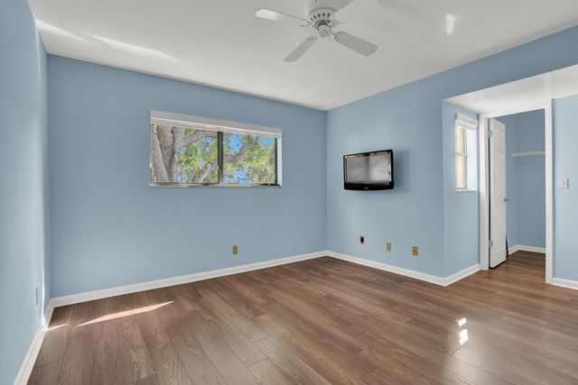 215 Oak Harbour Drive, Juno Beach, FL 33408