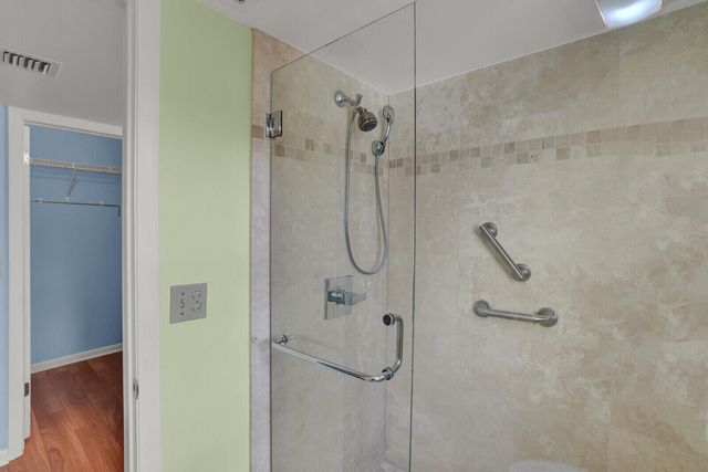 215 Oak Harbour Drive, Juno Beach, FL 33408