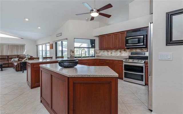 512 33rd TER, Cape Coral, FL 33904