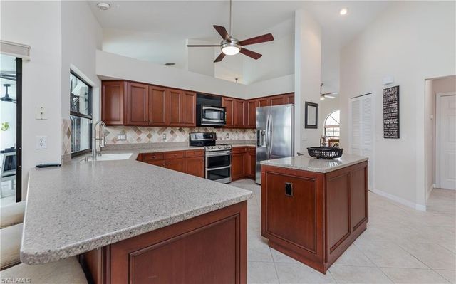512 33rd TER, Cape Coral, FL 33904