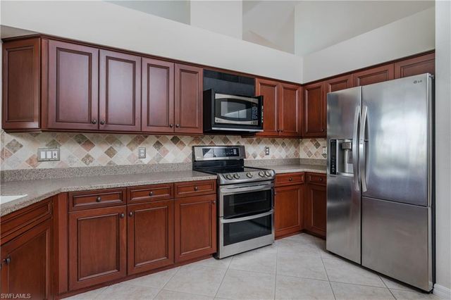 512 33rd TER, Cape Coral, FL 33904