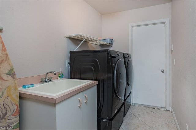 512 33rd TER, Cape Coral, FL 33904