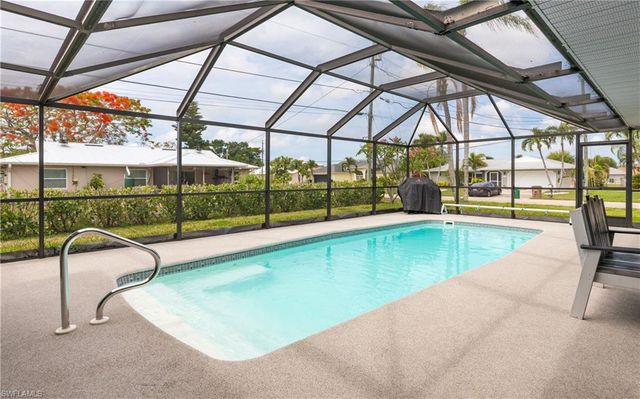 512 33rd TER, Cape Coral, FL 33904