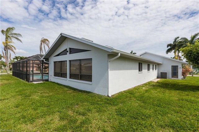 512 33rd TER, Cape Coral, FL 33904