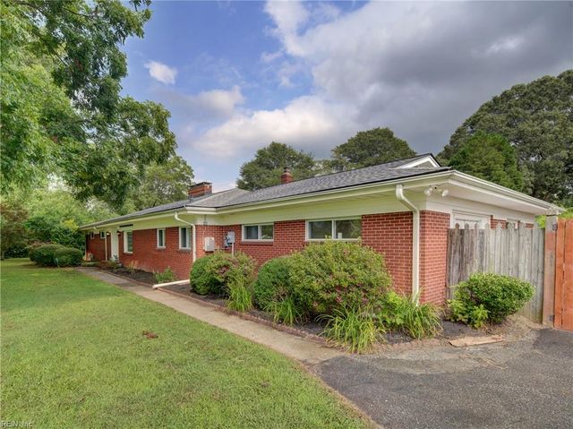 101 Stadium DR, Chesapeake, VA 23322