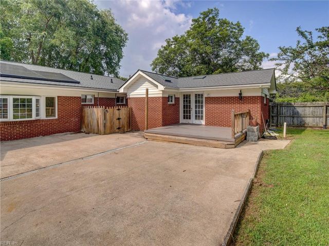 101 Stadium DR, Chesapeake, VA 23322