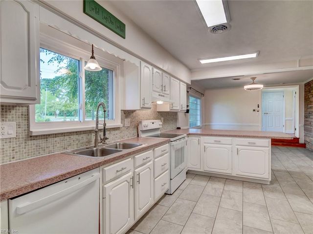 101 Stadium DR, Chesapeake, VA 23322