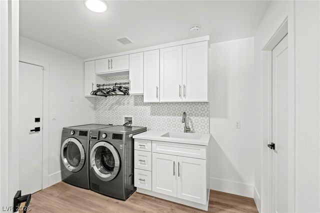 7350 Obannon Drive, Las Vegas, NV 89117