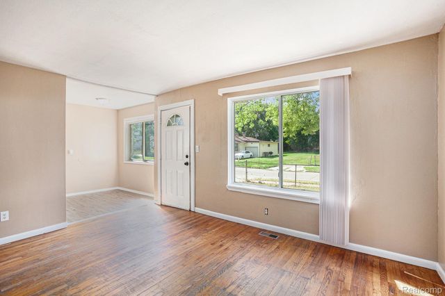 998 Dewey Street, Pontiac, MI 48340