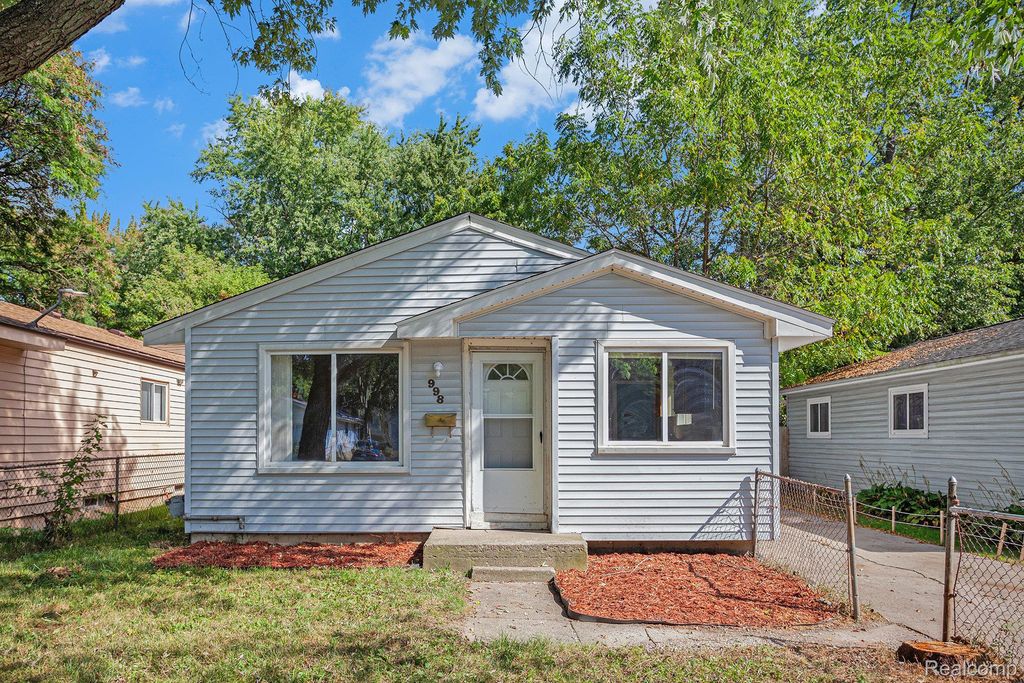 998 Dewey Street, Pontiac, MI 48340