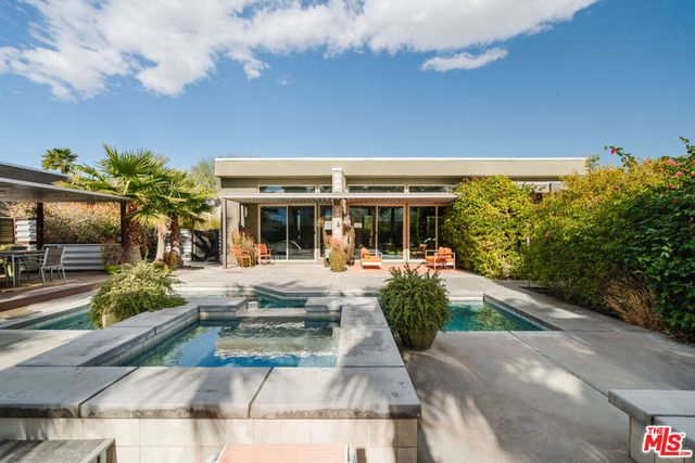1096 Lucent Court, Palm Springs, CA 92262