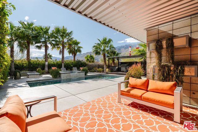 1096 Lucent Court, Palm Springs, CA 92262