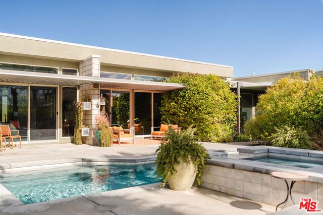 1096 Lucent Court, Palm Springs, CA 92262