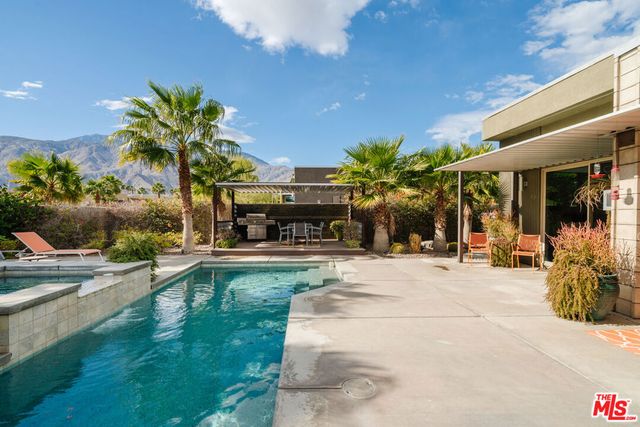 1096 Lucent Court, Palm Springs, CA 92262