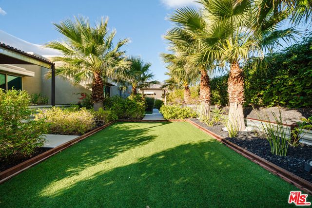 1096 Lucent Court, Palm Springs, CA 92262