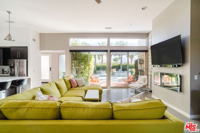 1096 Lucent Court, Palm Springs, CA 92262