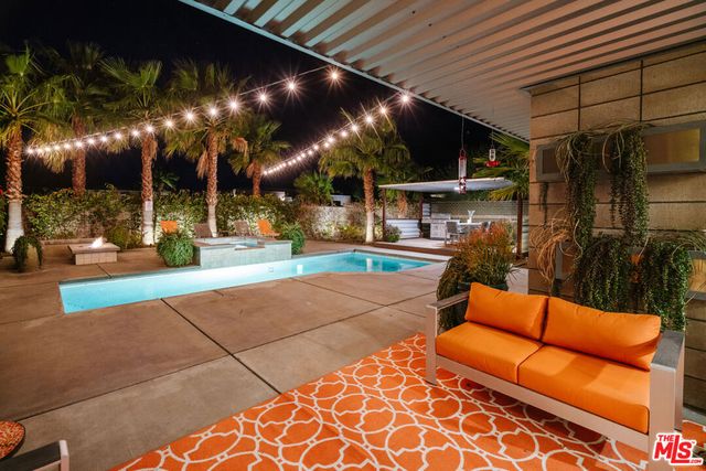 1096 Lucent Court, Palm Springs, CA 92262