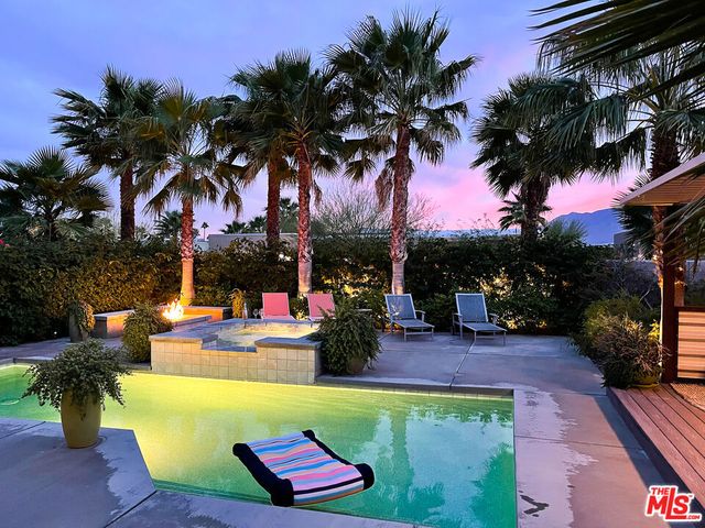 1096 Lucent Court, Palm Springs, CA 92262