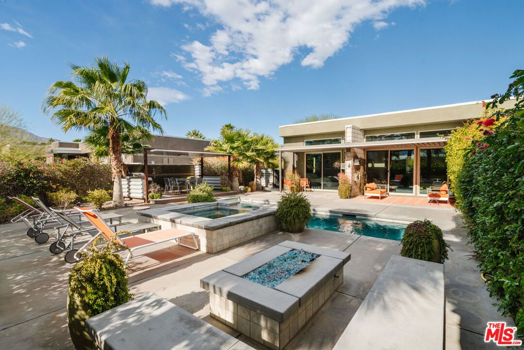1096 Lucent Court, Palm Springs, CA 92262