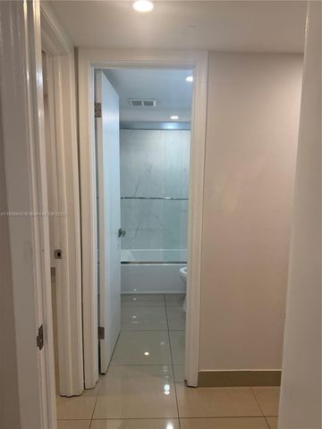 100 SE 5th Ave 1, Hallandale Beach, FL 33009