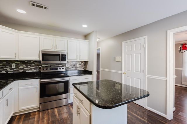 512 Perry Drive, Nicholasville, KY 40356