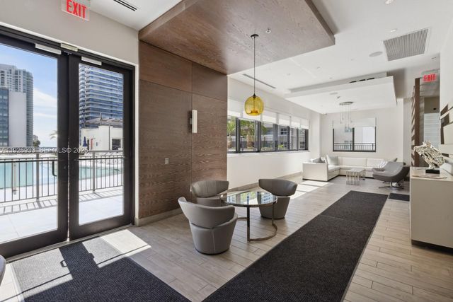 999 SW 1st Ave 2809, Miami, FL 33130