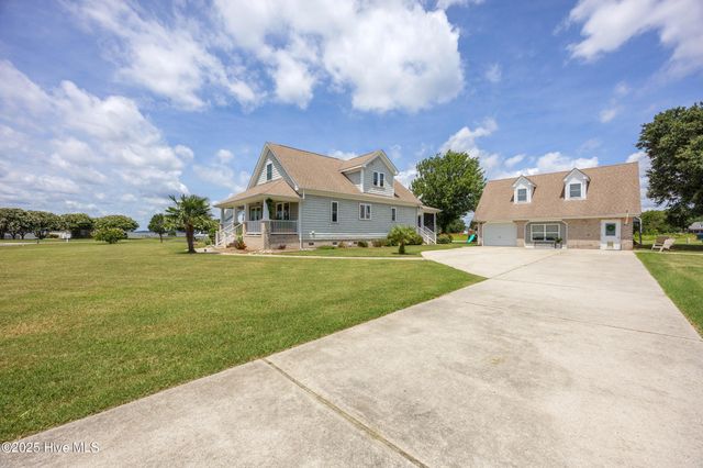 204 Fentress Drive, Knotts Island, NC 27950