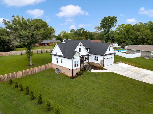 332 Country Club Rd, Winchester, TN 37398