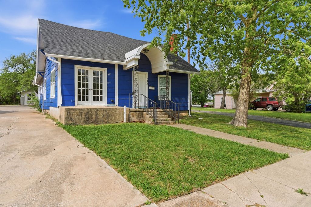 814 N Walnut Street, Sherman, TX 75090