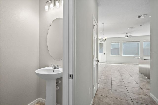 8019 GLENLLOYD AVENUE, Winter Garden, FL 34787